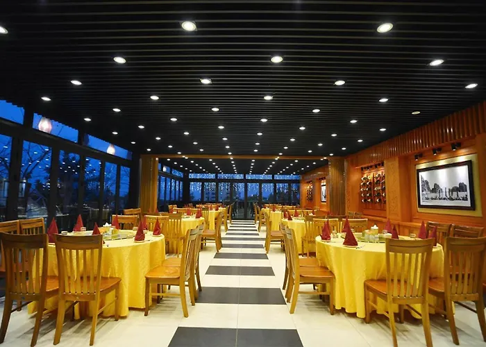 Hotel Halong Palace