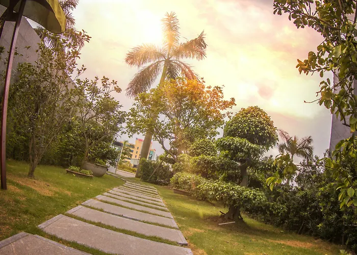 Hotel Halong Palace